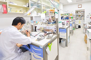 院内技工室併設 ジルコニア対応の補綴治療 イメージ